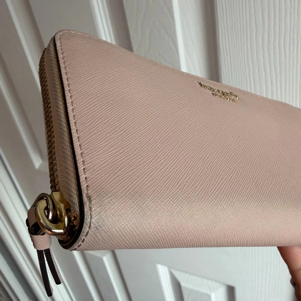 Kate Spade Women’s Soft Pink Wallet